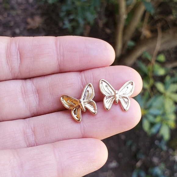 Jewelry - NWOT Gold Butterfly Studs